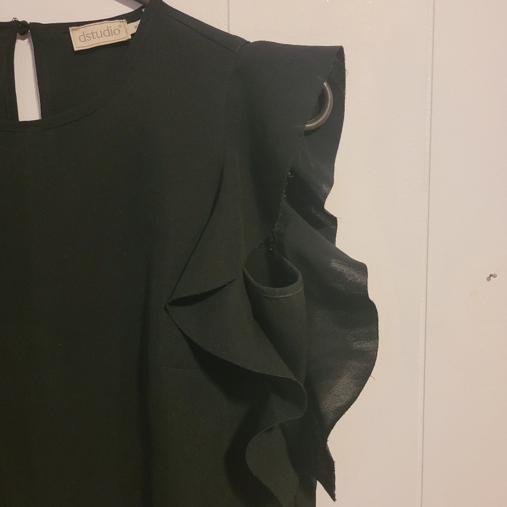 dstudio Women's Ruffle Sleeve Top - Picture 2 of 7